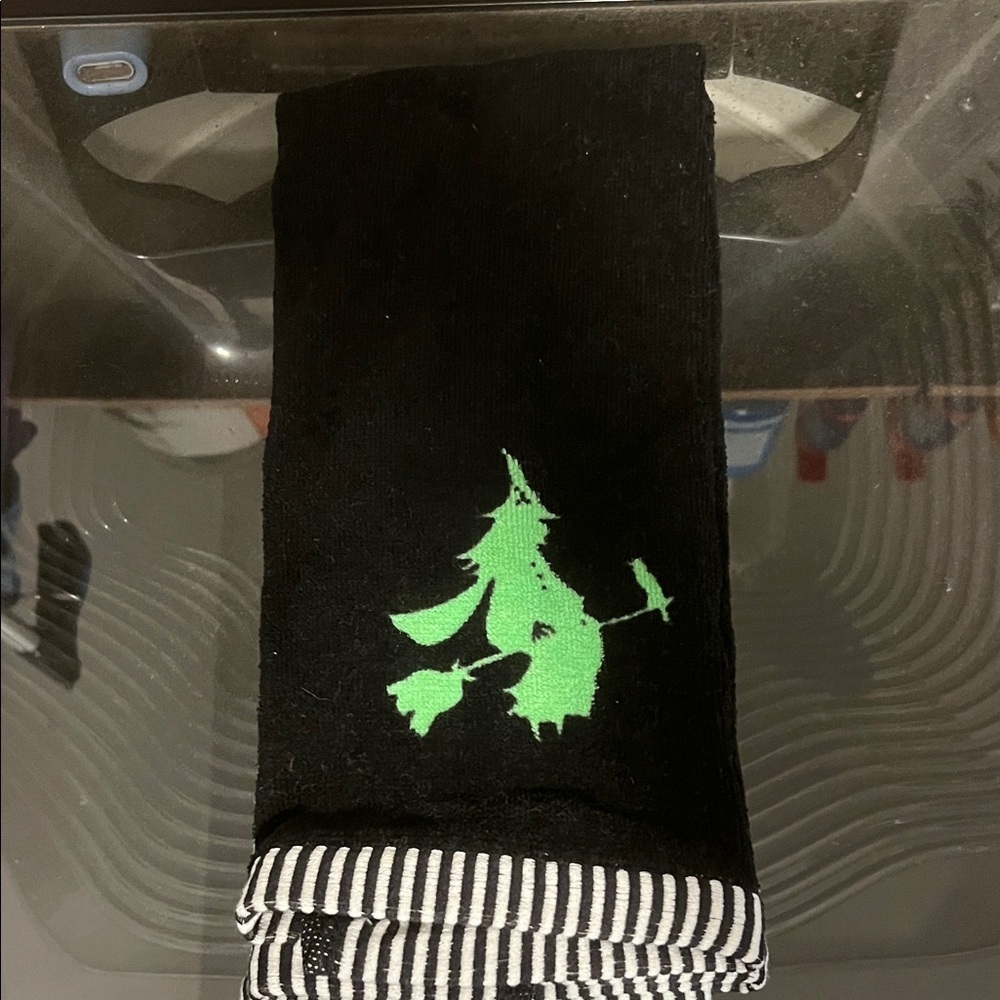 NWOT Wicked Black and Green Witch Design Towel 2 pk